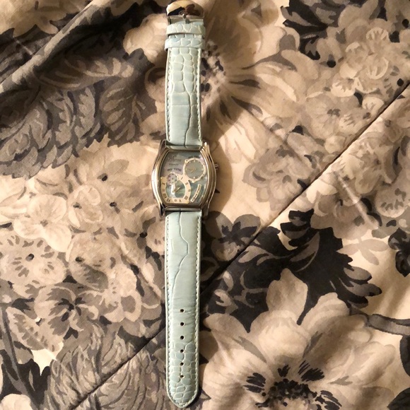 Powder blue wrist watch - Picture 4 of 5